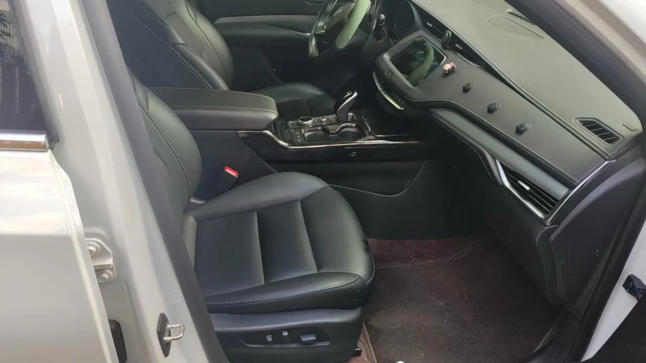 Cadillac 2020 XT4 2.0T 28T Two-Drive Leading Automatic Gear 6