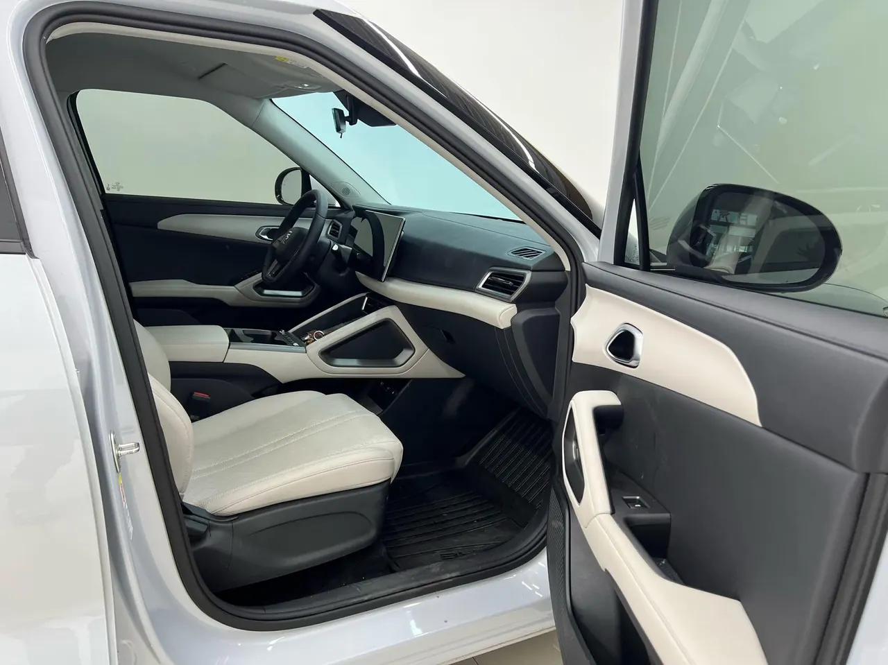 BYD 2025 Yuan UP Smart Driving 401KM Vital Automatic Gear 11