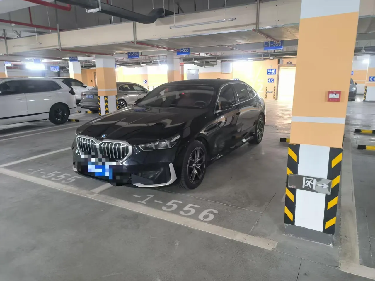 BMW 5 Series 2025 530Li 48V 2.0T Leading Luxury Suit Automatic Gear - View 1