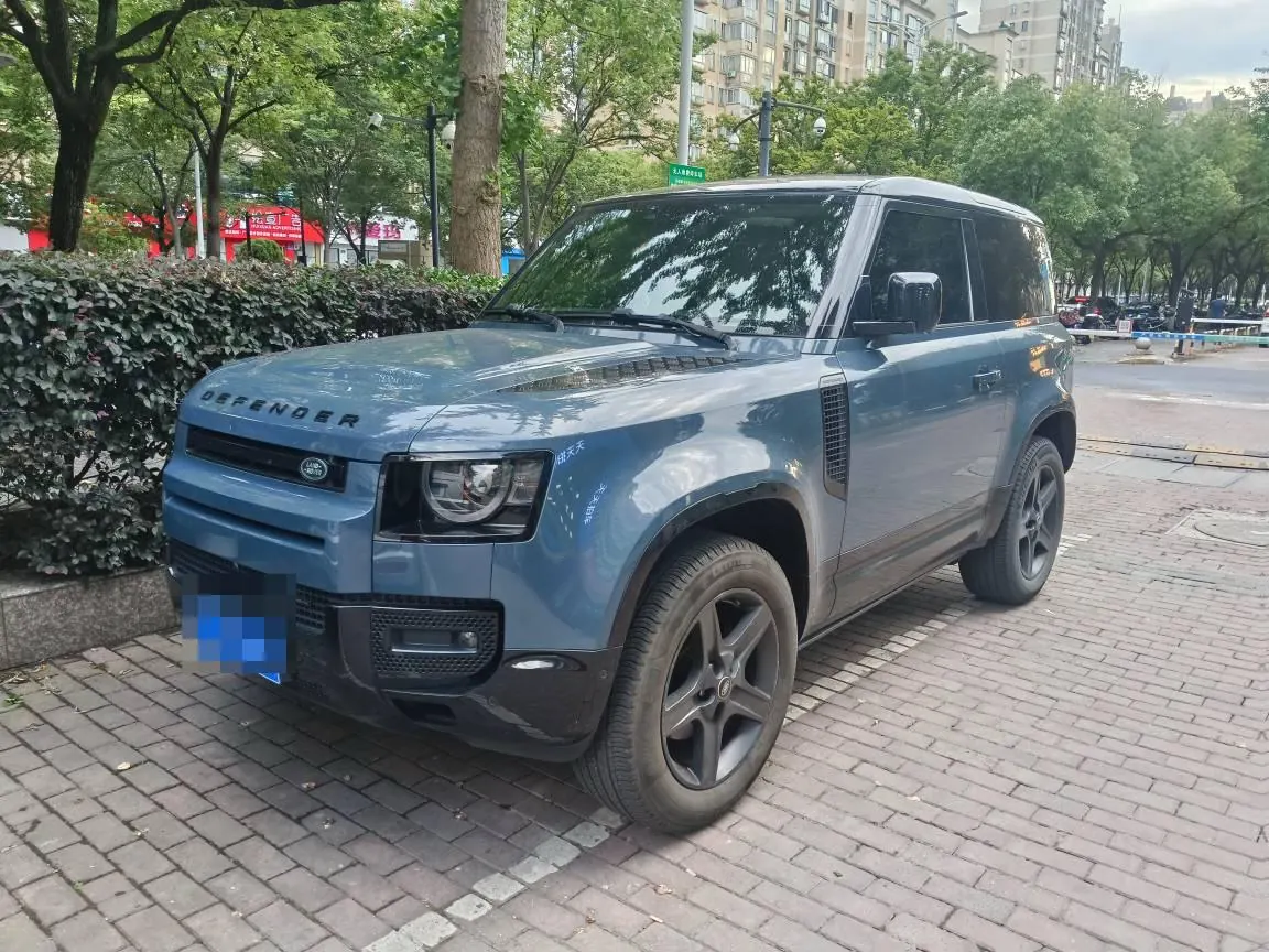 Открыть галерею: Land Rover Guard (Imported) 2022 Guard 90 2.0T P300 Tiger Ambition Automatic Gear
