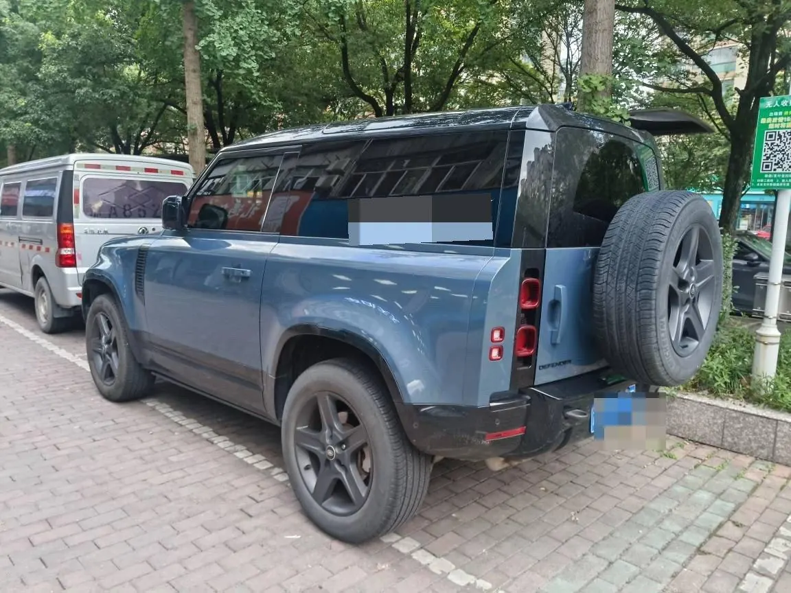 Land Rover Guard (Imported) 2022 Guard 90 2.0T P300 Tiger Ambition Automatic Gear 2