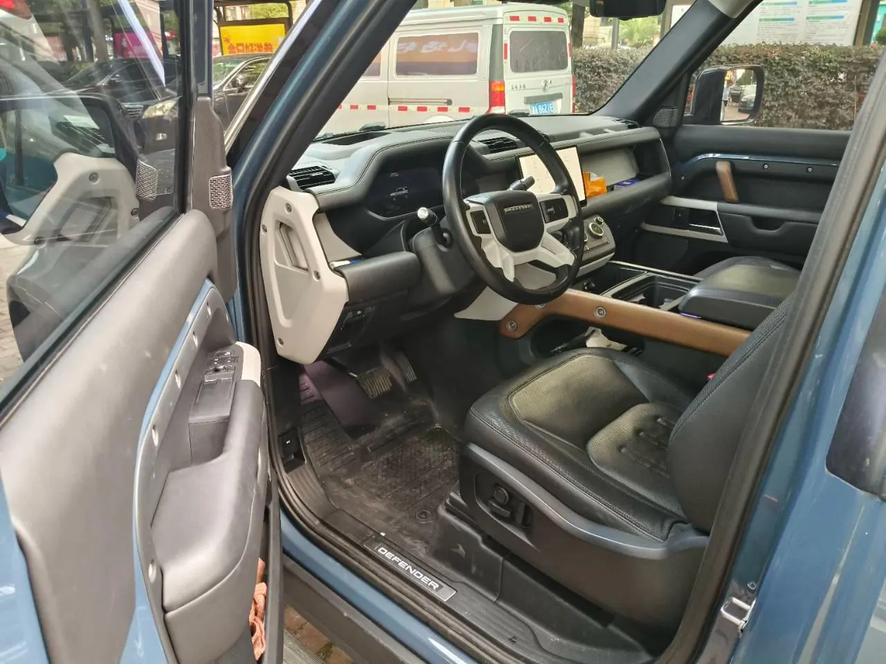 Land Rover Guard (Imported) 2022 Guard 90 2.0T P300 Tiger Ambition Automatic Gear 3