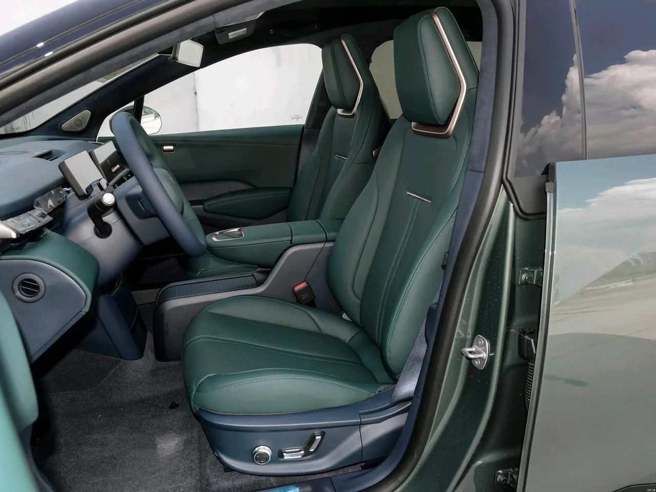Zeekr 2024 Zeekr X five-seat four-wheel drive version of automatic gear 4