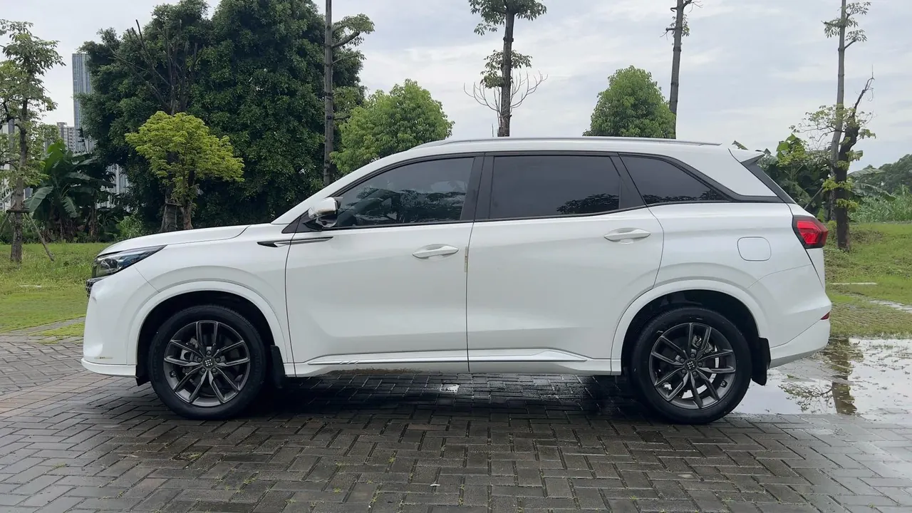 LanDian 2024 LanDian E5 1.5 Stepless Glory Edition 100KM Enjoy 7-seat Automatic Gear 2