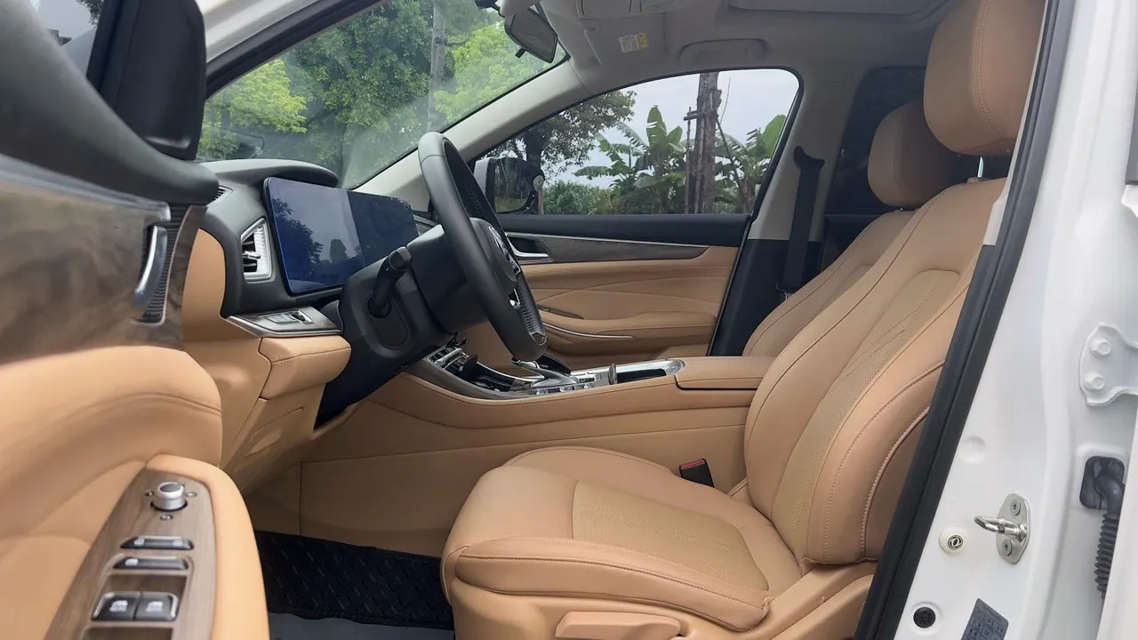 LanDian 2024 LanDian E5 1.5 Stepless Glory Edition 100KM Enjoy 7-seat Automatic Gear 4