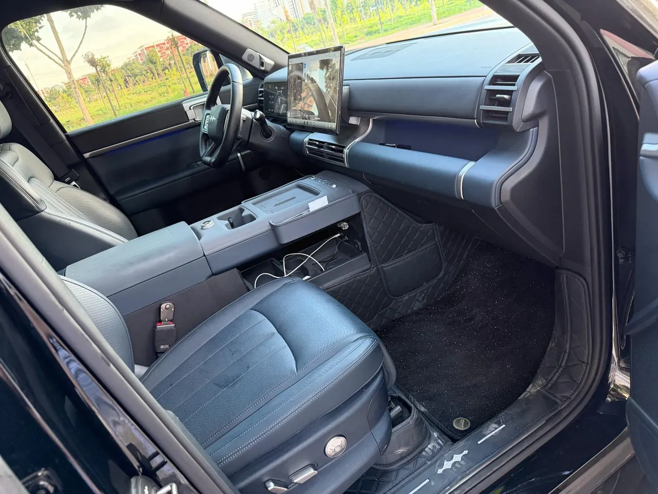 FangChengBao 2025 titanium 7 1.5T stepless 190KM four-wheel drive Ultra version of automatic gear 2
