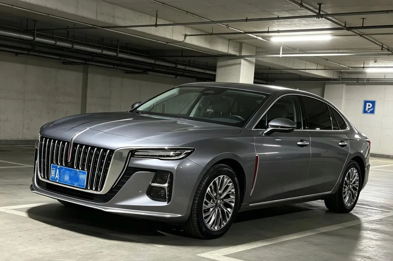 Open image lightbox: HongQi 2023 H5 2.0T Zhilian Qi Chang Edition Automatic Gear