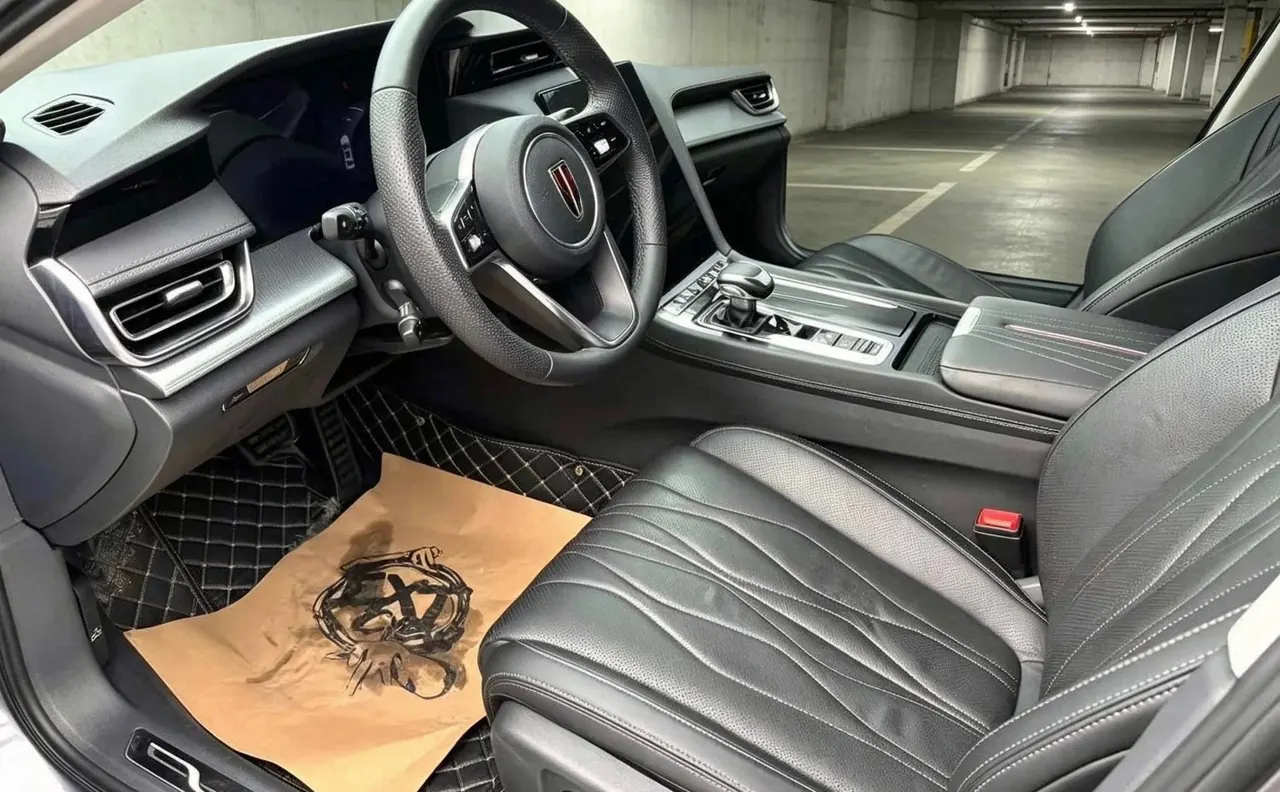 HongQi 2023 H5 2.0T Zhilian Qi Chang Edition Automatic Gear 8
