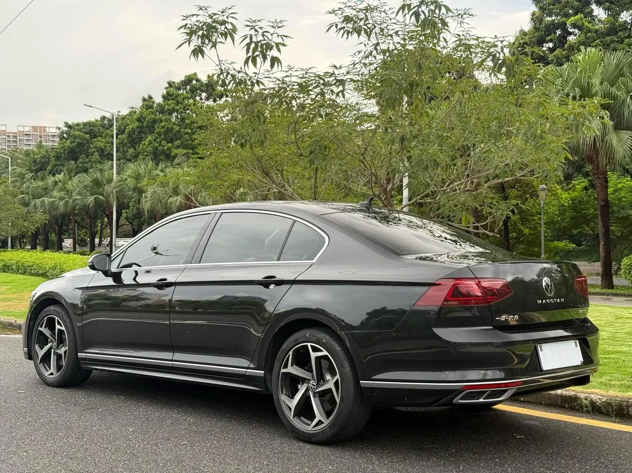 Volkswagen 2023 Magotan 2.0TSI 330TSI 2 million Commemorative Edition Leading Automatic Gear 3