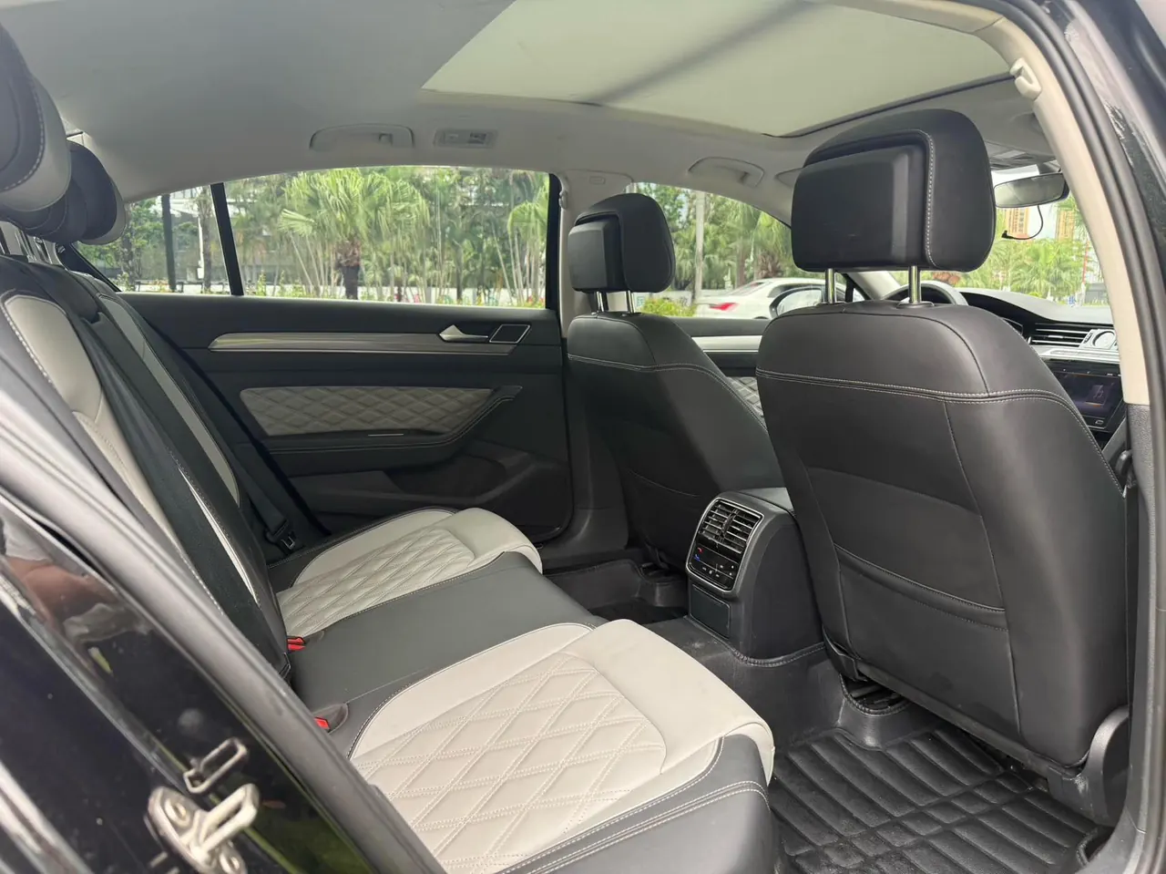 Volkswagen 2023 Magotan 2.0TSI 330TSI 2 million Commemorative Edition Leading Automatic Gear 9