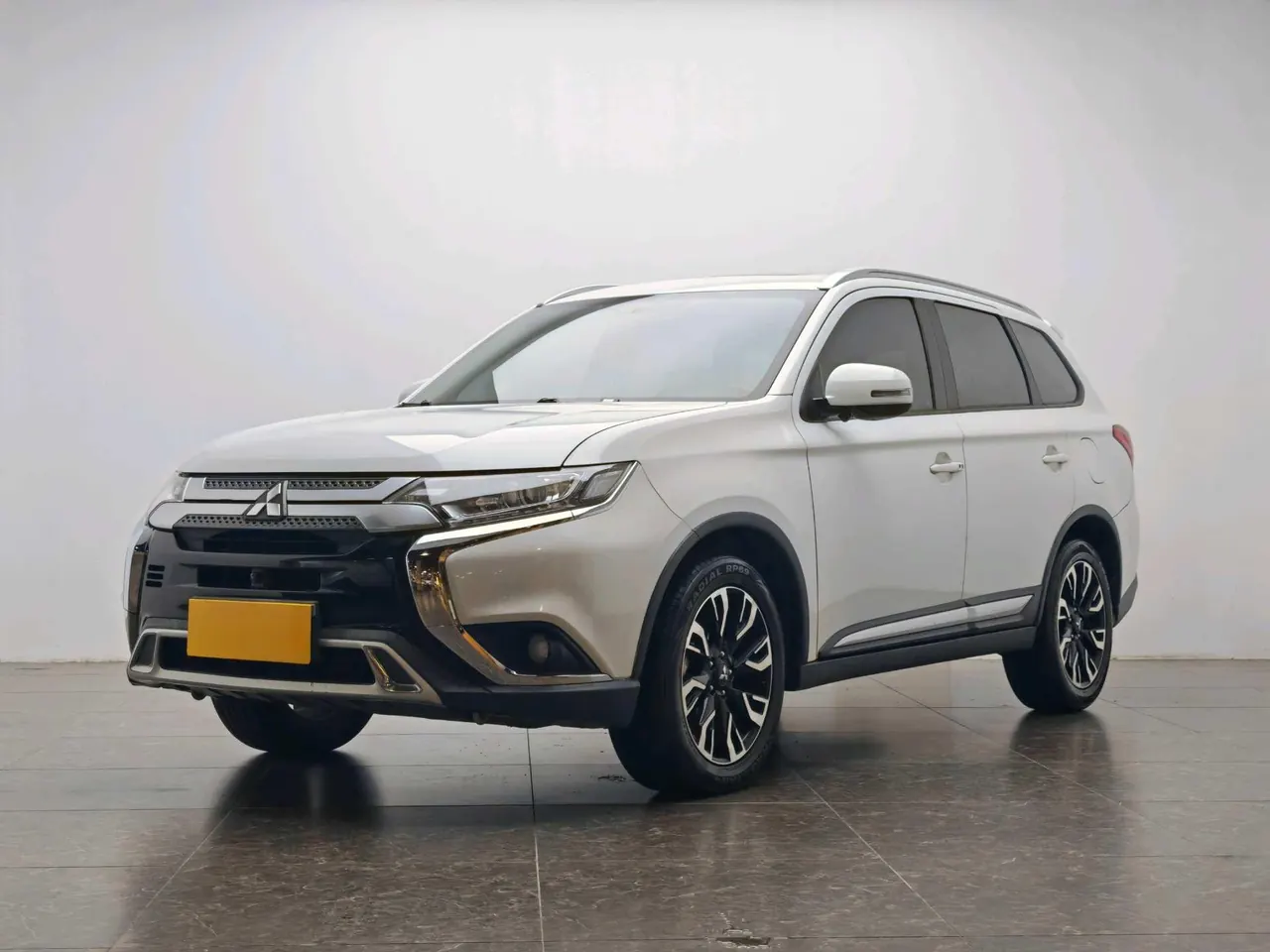 Mitsubishi 2020 Outlander 2.0 Stepless Two-Drive Enjoy Edition 5-seat Automatic Gear - View 1
