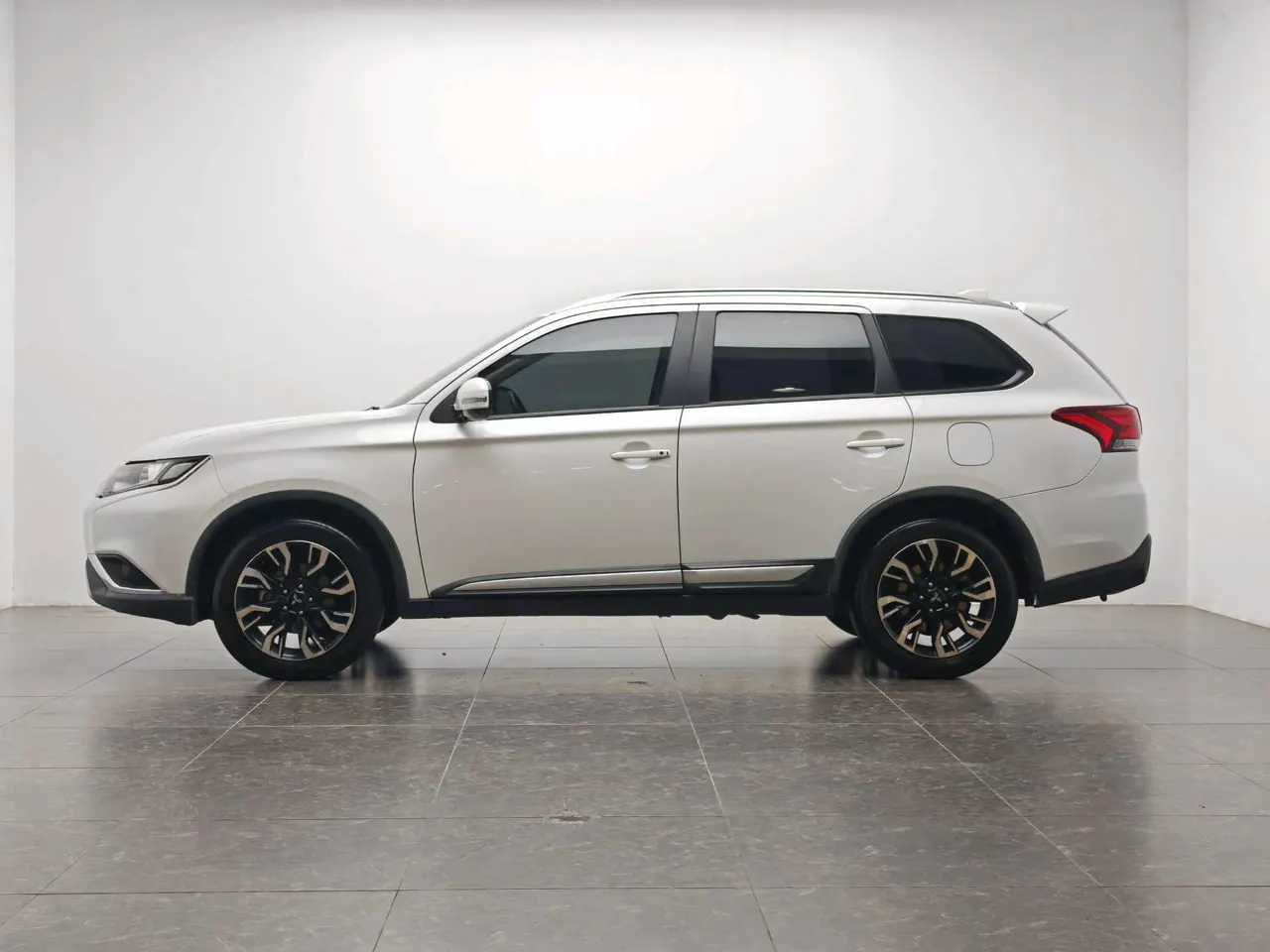 Mitsubishi 2020 Outlander 2.0 Stepless Two-Drive Enjoy Edition 5-seat Automatic Gear 6
