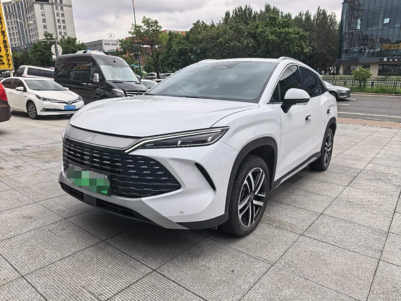 Open image lightbox: BYD 2024 Song L DM-i 1.5 Stepless 160km Exceed Automatic Transmission