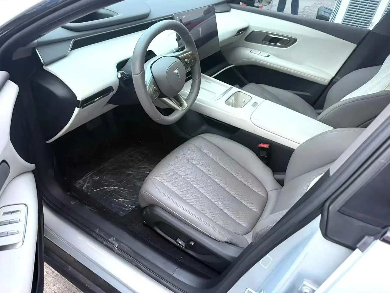ChangAn Deepal 2026 L 06 670Ultra Laser Edition Automatic Gear 2