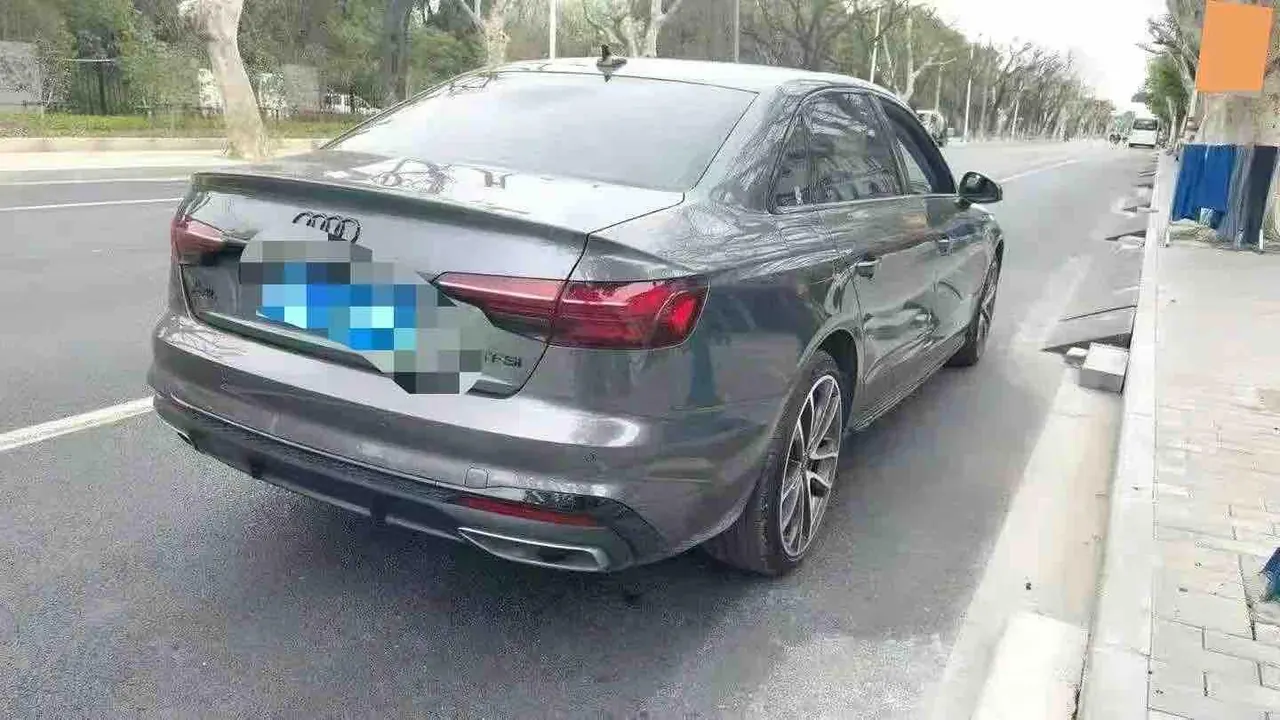Audi 2020 A4L 2.0TFSI 40TFSI Fashion Dynamic Automatic 2