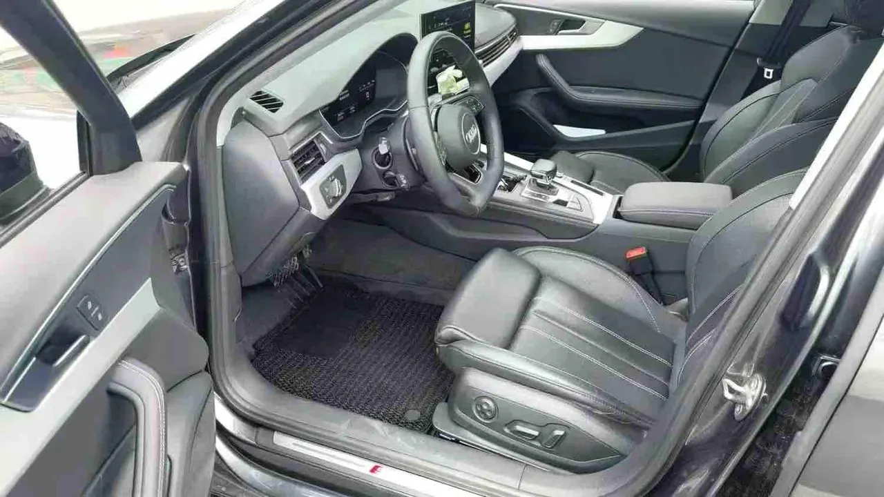 Audi 2020 A4L 2.0TFSI 40TFSI Fashion Dynamic Automatic 3