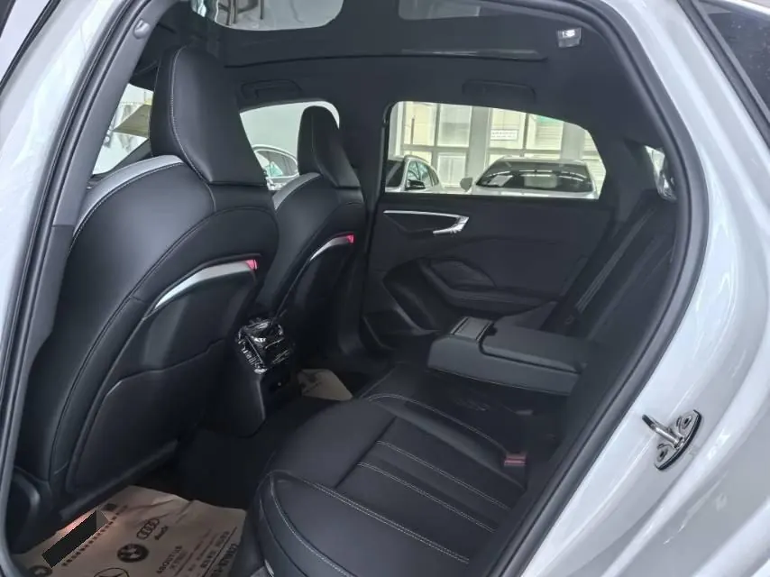 Audi 2026 A5L 2.0T Dry Kun Smart Driving Edition Automatic Gear 3