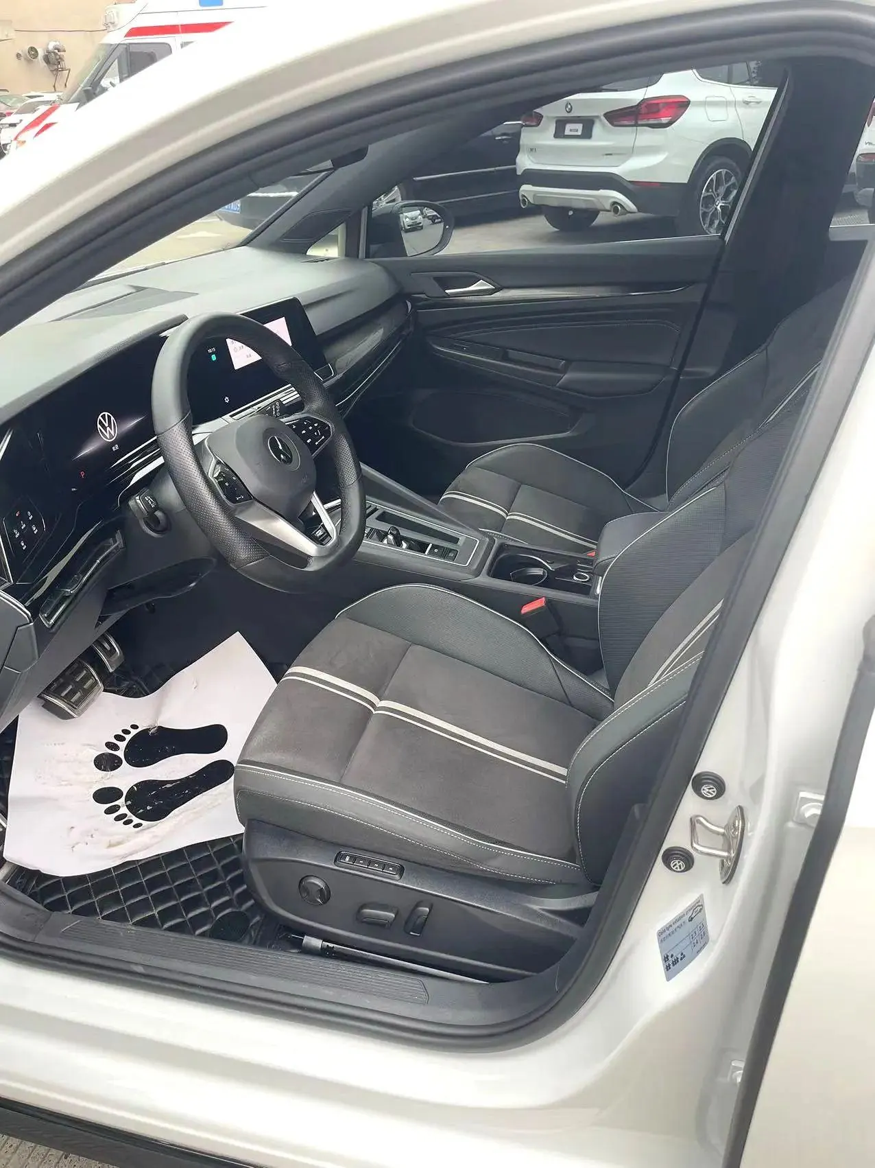 Volkswagen 2023 Golf 8 R-Line 1.4TSI 280TSI Lite Automatic 8