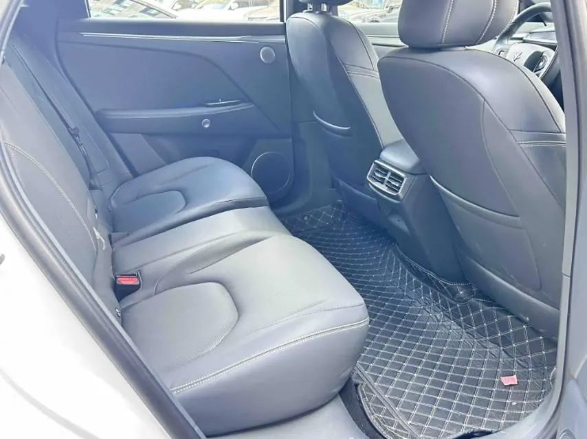 ARCFOX 2026 αT5 (Alpha T5) 560 Yuanjing Zhixing Edition, Automatic Transmission 7