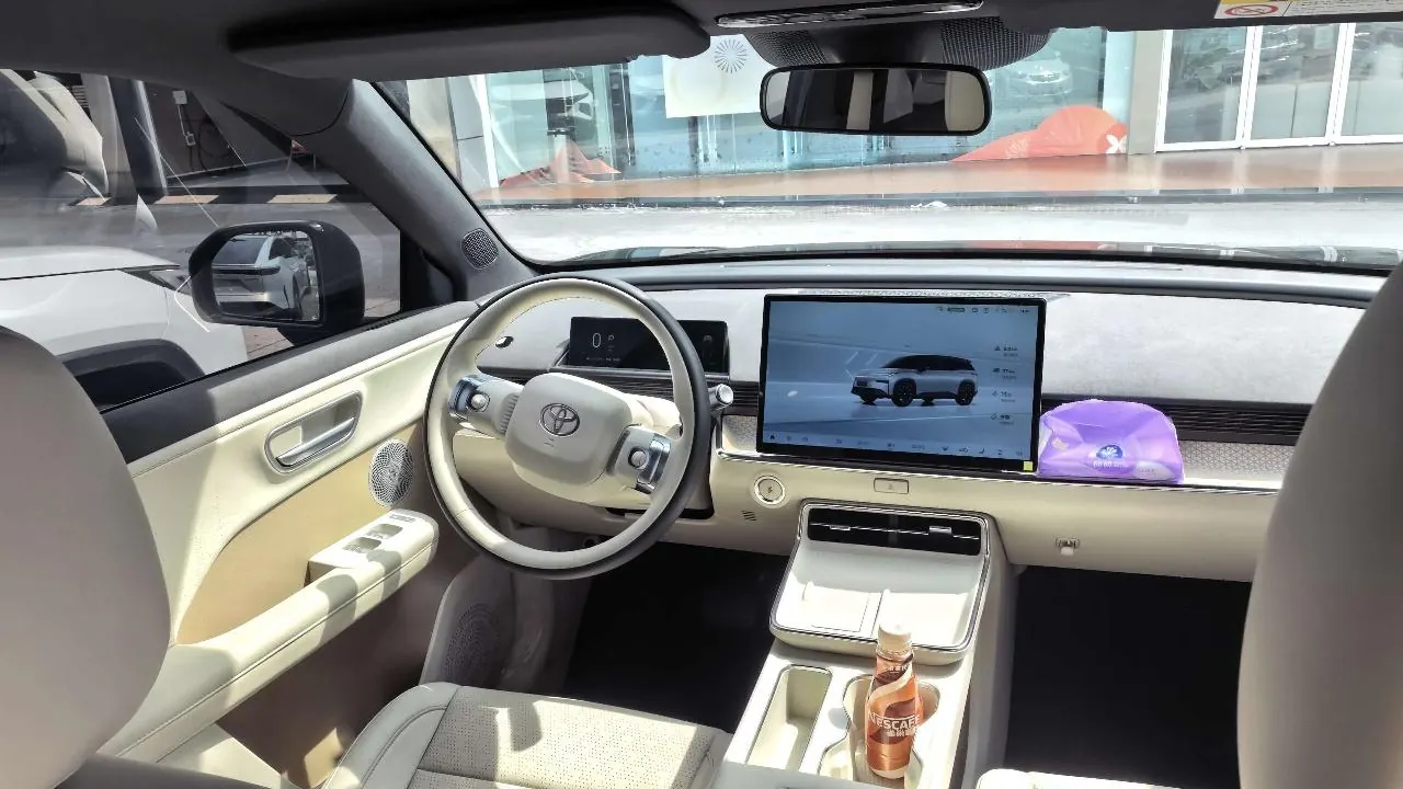 Toyota 2025 Platinum Intelligence 3X 520 Pro Advanced Intelligence Driving Edition Automatic Gear 2