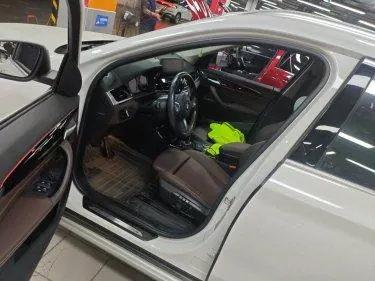 BMW 2020 X1 sDrive20Li 1.5T exclusive automatic gear 4