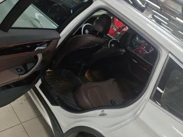 BMW 2020 X1 sDrive20Li 1.5T exclusive automatic gear 5