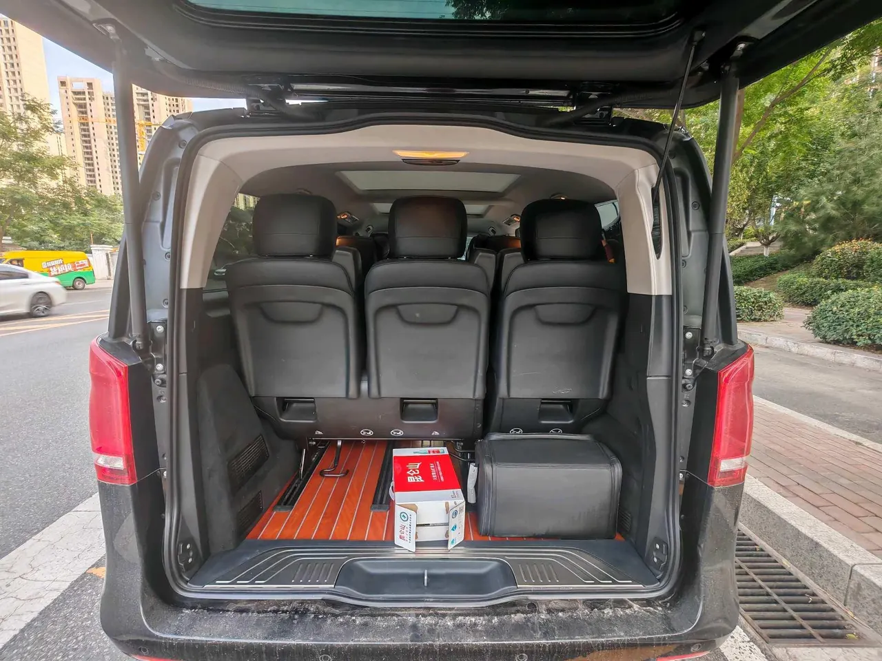 Mercedes Benz V 2020V 260 2.0T Premium Edition Automatic Gear 7