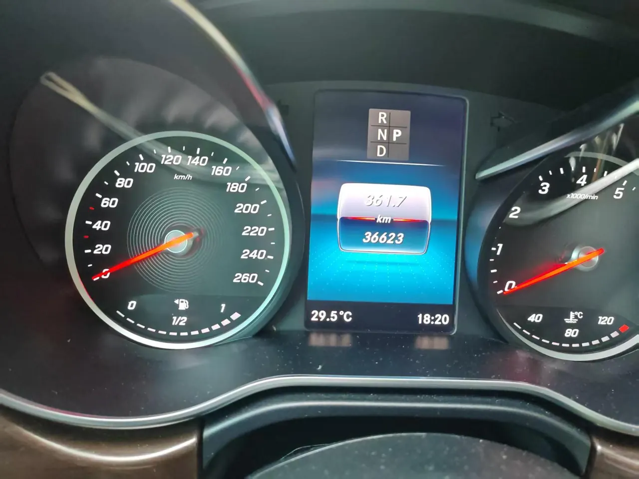 Mercedes Benz V 2020V 260 2.0T Premium Edition Automatic Gear 9
