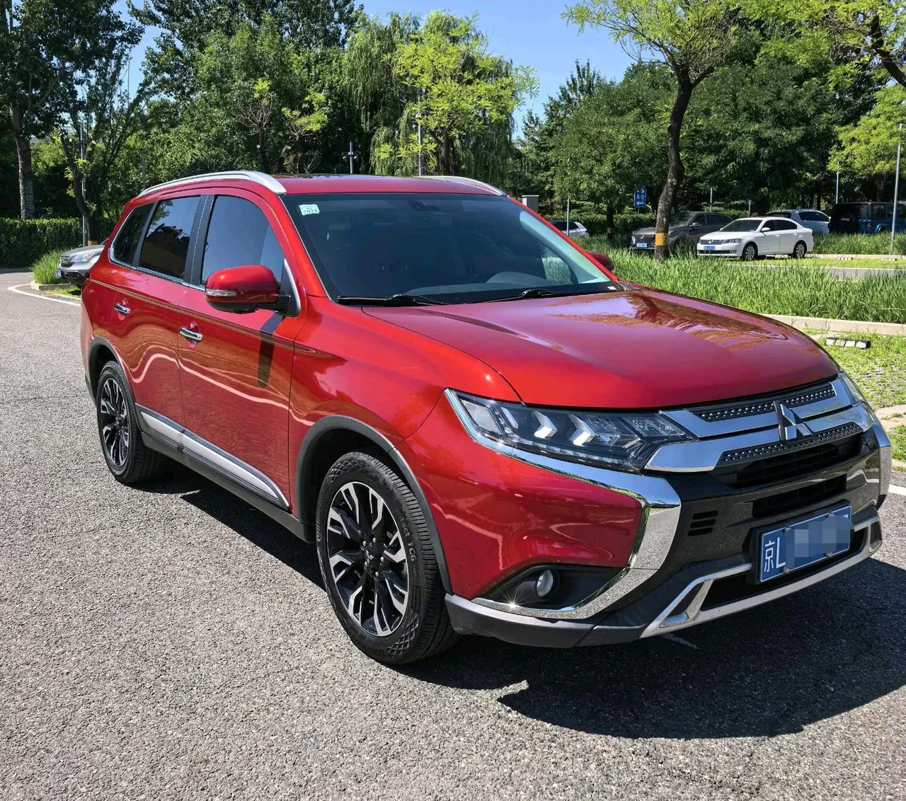 Mitsubishi 2020 Outlander 2.4 stepless four-wheel drive to enjoy the version of 7-seat automatic gear 2