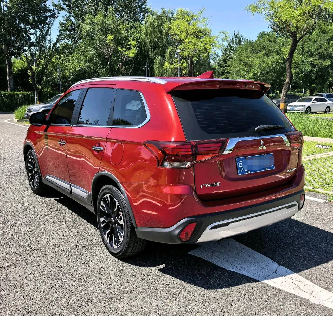 Mitsubishi 2020 Outlander 2.4 stepless four-wheel drive to enjoy the version of 7-seat automatic gear 3