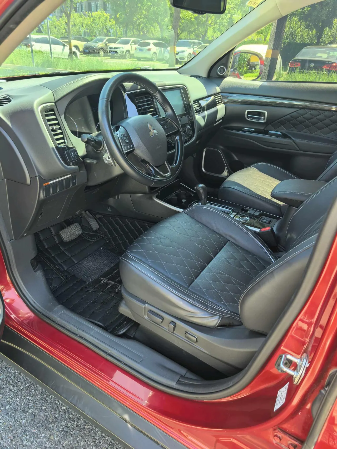Mitsubishi 2020 Outlander 2.4 stepless four-wheel drive to enjoy the version of 7-seat automatic gear 7