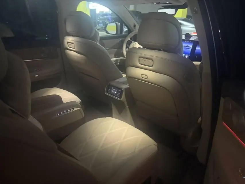 AITO 2025 AITO M9 extended range Ultra version 52kWh6 seat version automatic gear 3