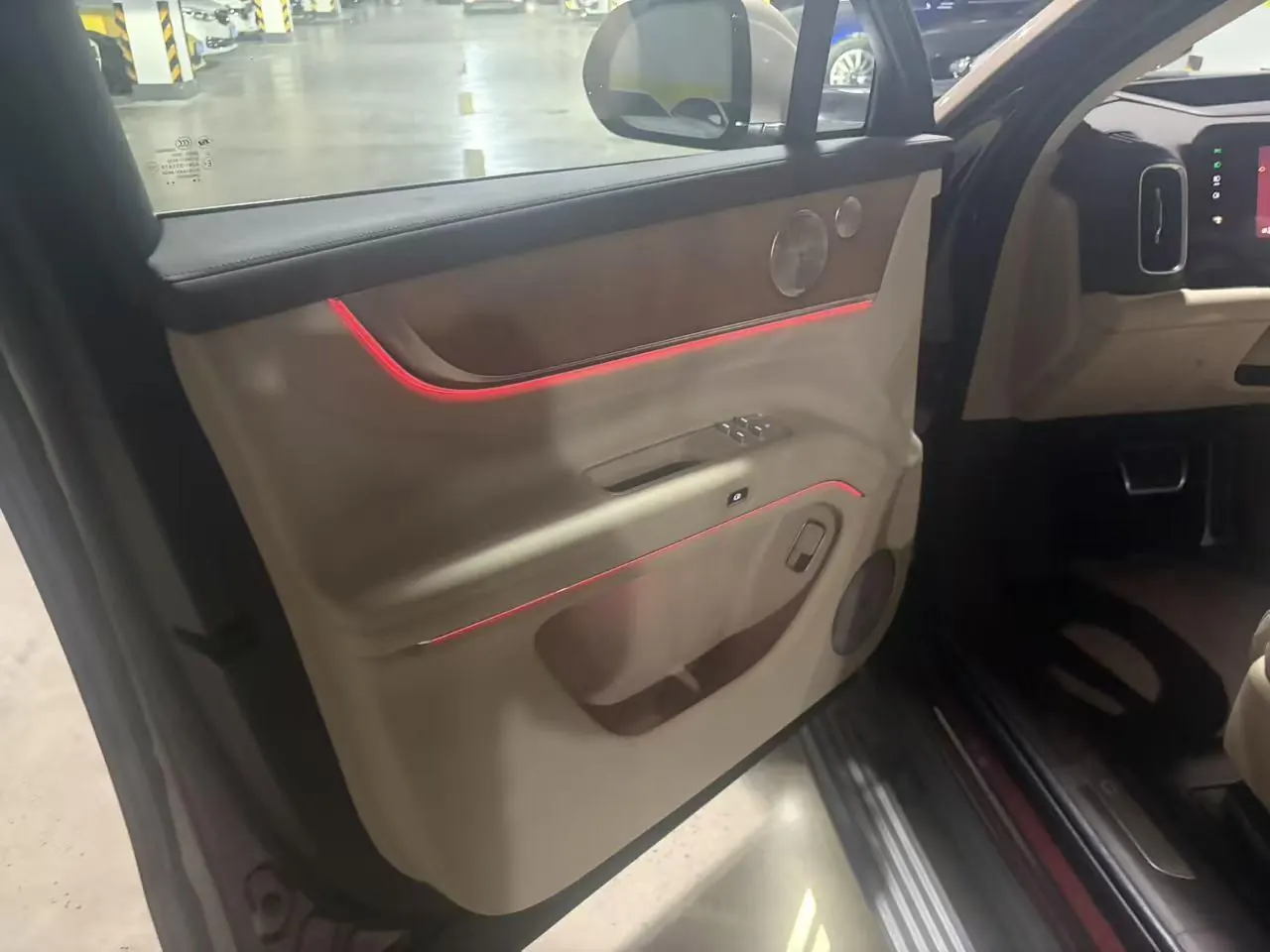 AITO 2025 AITO M9 extended range Ultra version 52kWh6 seat version automatic gear 4