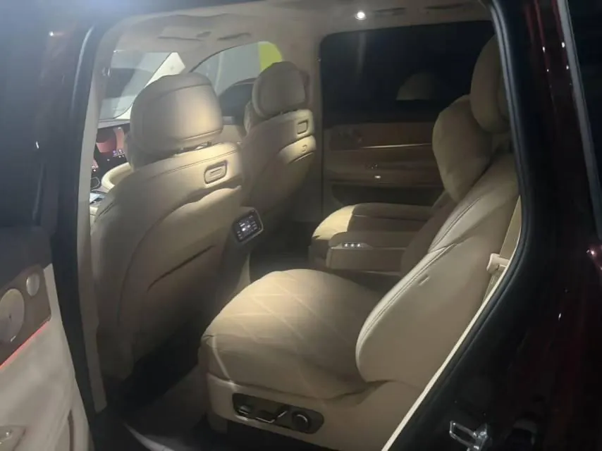 AITO 2025 AITO M9 extended range Ultra version 52kWh6 seat version automatic gear 7