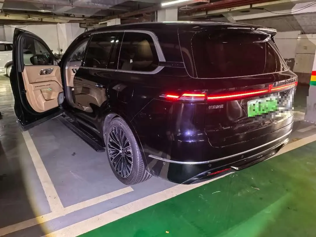 ChangAn Deepal 2025 S09 four-wheel drive Ultra long endurance high fixed version of automatic gear 2