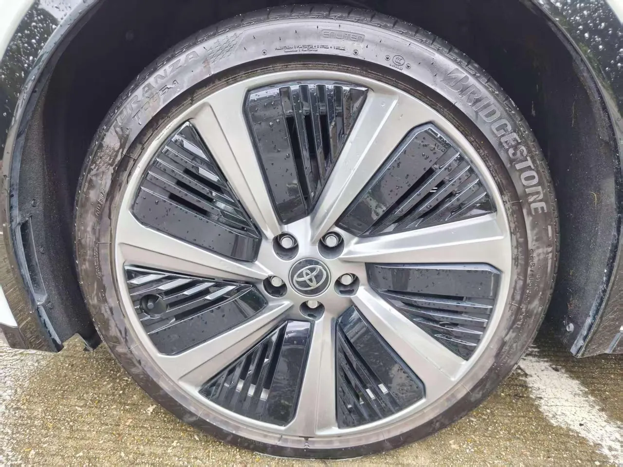 Toyota 2025 bZ 5 550 PRO Zhixing Edition Automatic Gear 17
