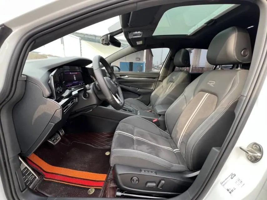 Volkswagen 2023 Golf 8 R-Line 1.4TSI 280TSI Lite Automatic 3