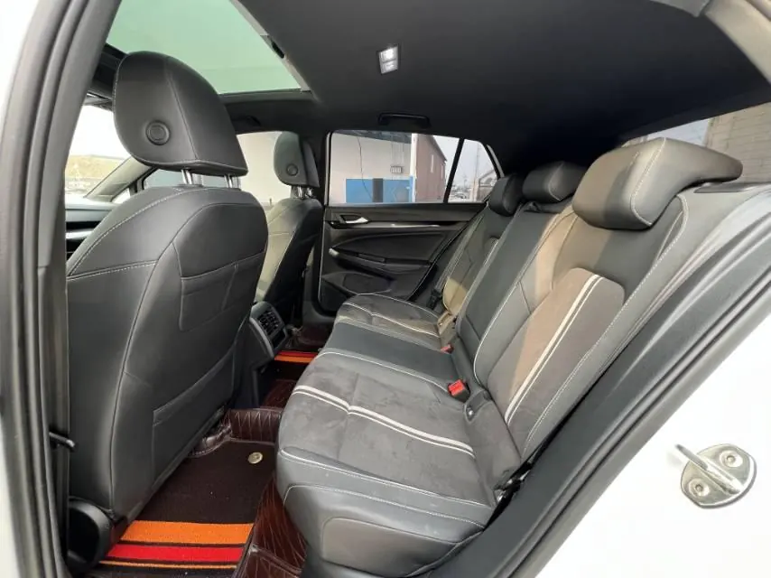 Volkswagen 2023 Golf 8 R-Line 1.4TSI 280TSI Lite Automatic 4