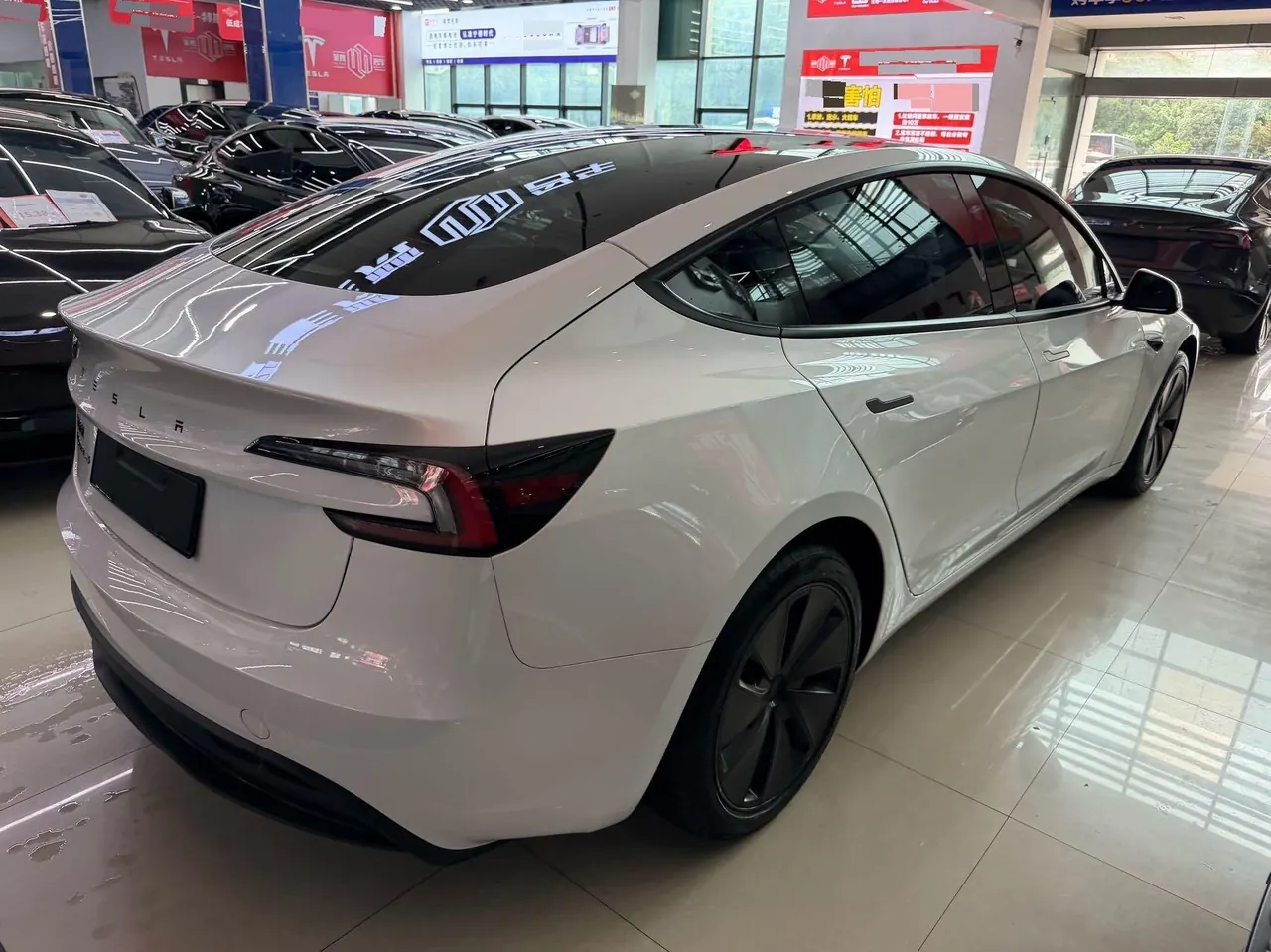Tesla 2025 Model 3 Rear-Wheel-Drive Edition (facelift) Automatic Transmission 3