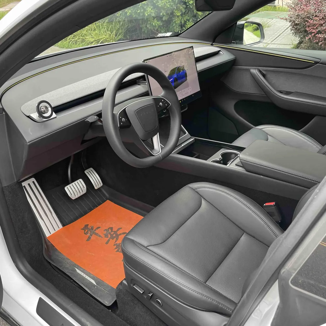 Tesla 2026 Model Y Rear-Wheel-Drive Automatic 2