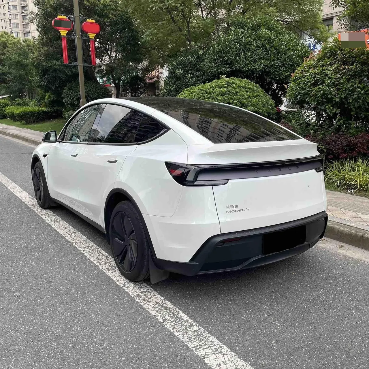 Tesla 2026 Model Y Rear-Wheel-Drive Automatic 3