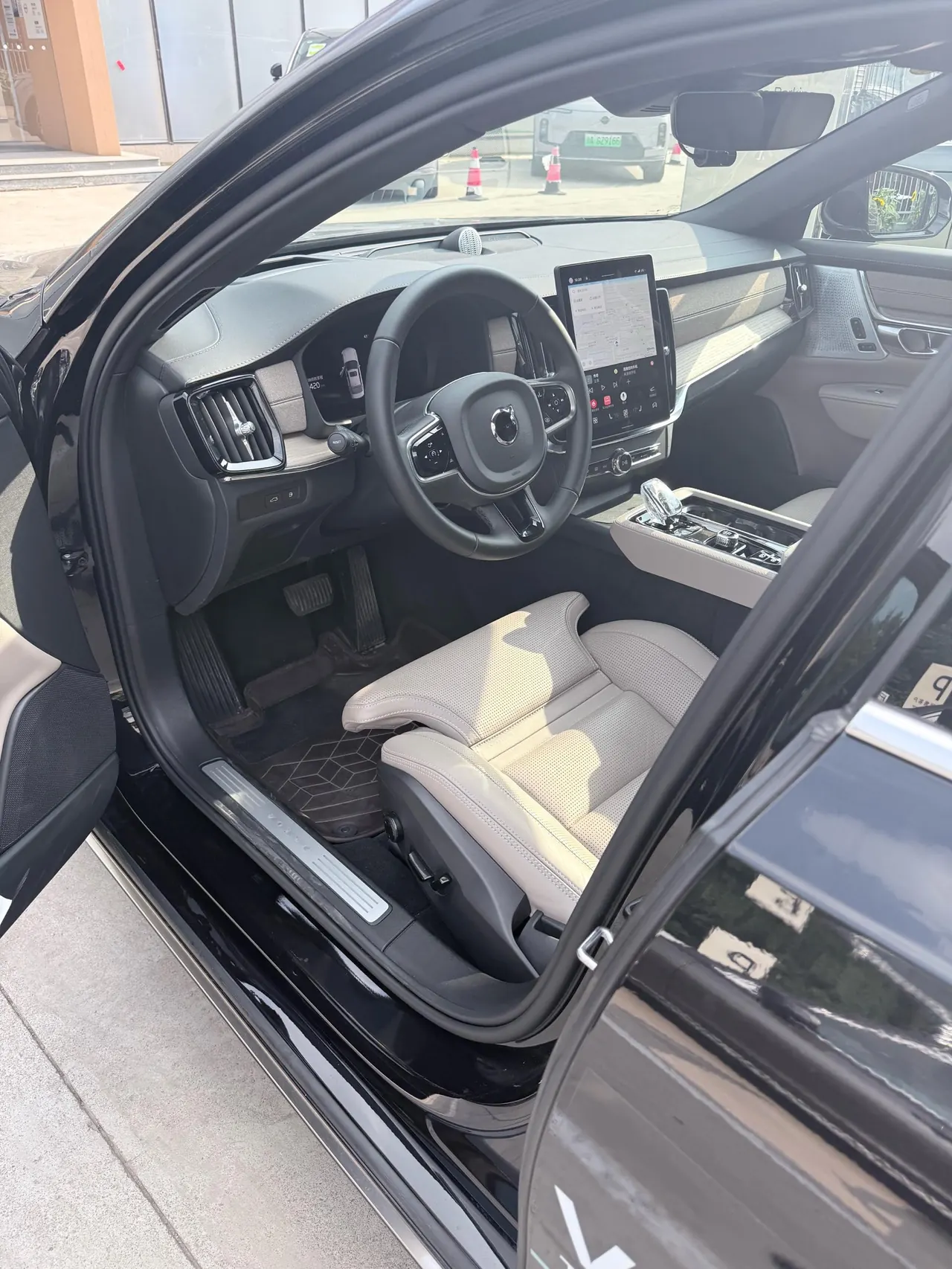Volvo S90 New Energy 2026 Model S90 PHEV 2.0T T8 All-Wheel Drive Long-Range Intelligent Luxury Automatic 3
