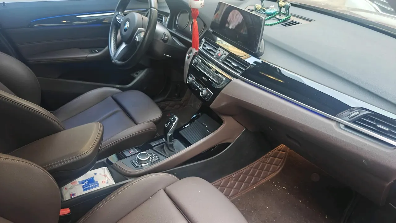 BMW 2020 X1 sDrive20Li 1.5T exclusive automatic gear 4