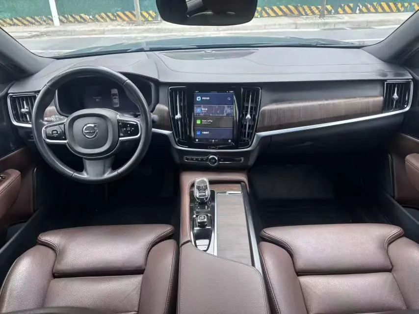 Volvo 2022 S90 48V 2.0T B5 Zhiyuan Deluxe Edition Automatic Gear 4