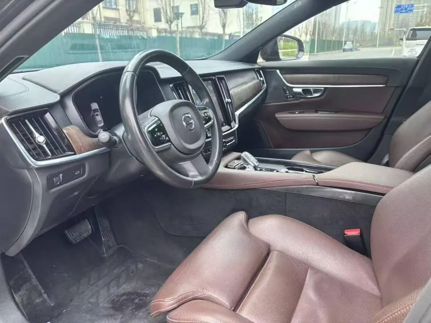 Volvo 2022 S90 48V 2.0T B5 Zhiyuan Deluxe Edition Automatic Gear 5