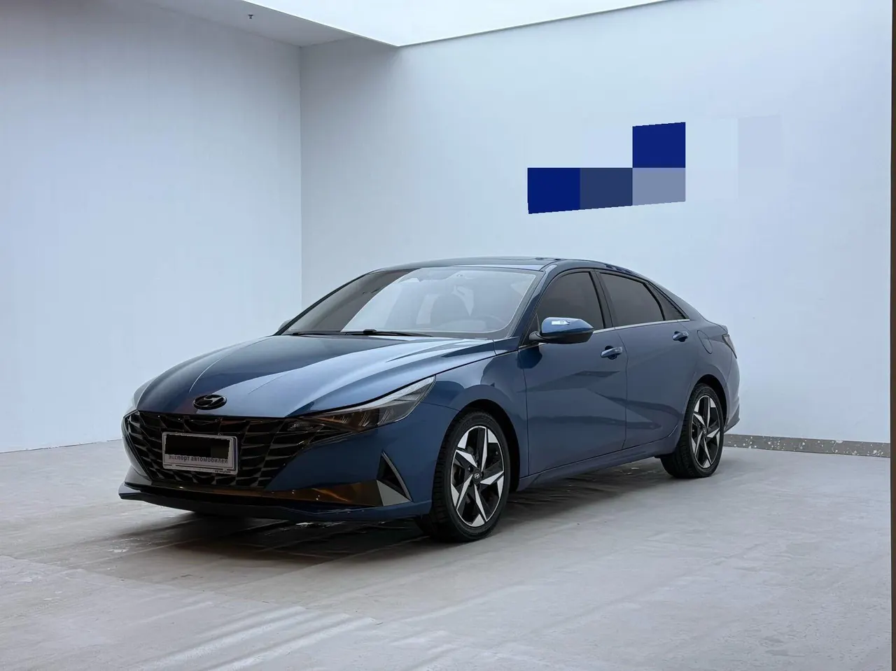 Открыть галерею: Hyundai 2021 Elantra -3-compartment 1.5 stepless LUX premium automatic gear