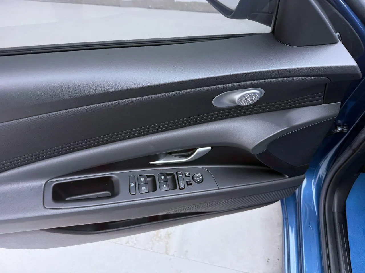 Hyundai 2021 Elantra -3-compartment 1.5 stepless LUX premium automatic gear 12
