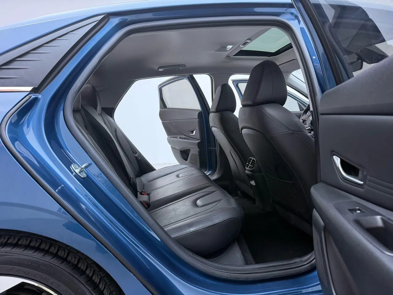 Hyundai 2021 Elantra -3-compartment 1.5 stepless LUX premium automatic gear 14