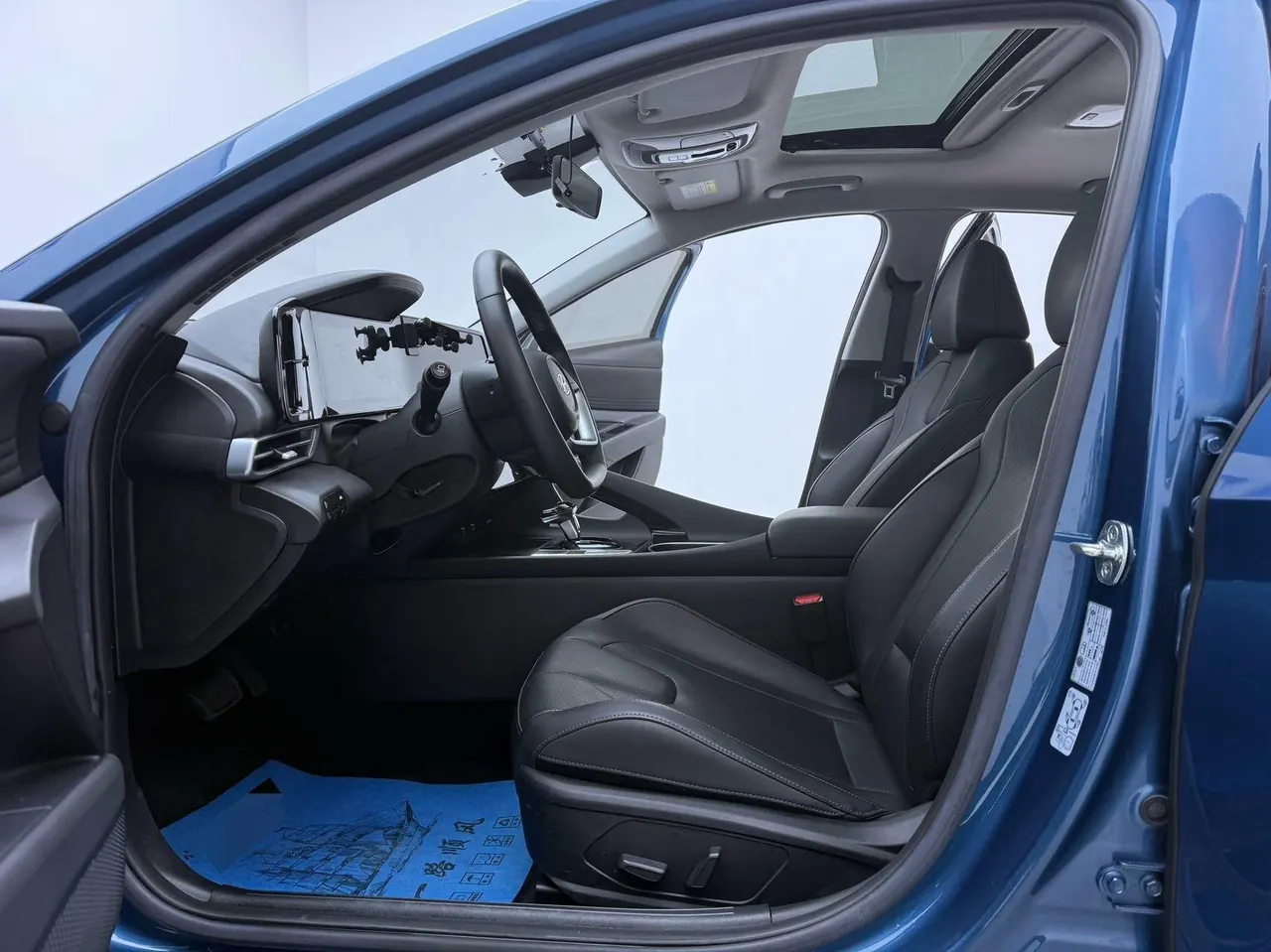 Hyundai 2021 Elantra -3-compartment 1.5 stepless LUX premium automatic gear 4