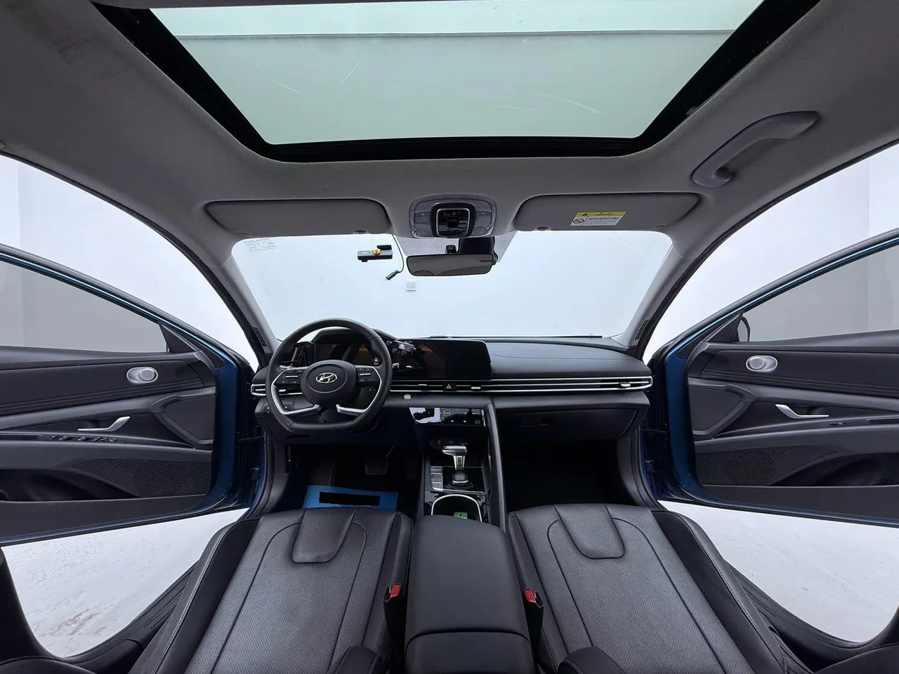 Hyundai 2021 Elantra -3-compartment 1.5 stepless LUX premium automatic gear 5